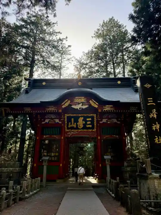 三峯神社の{uncategorized: "未分類", other: "その他", undefined: "問題あり", building: "その他建物", grave: "お墓", sacred_gate: "鳥居", guardian: "狛犬", statue: "像", buddha: "仏像", history: "歴史", nature: "自然", garden: "庭園", animal: "動物", pagoda: "塔", temizu: "手水舎", mountain_gate: "山門・神門", sanctuary: "本殿・本堂", subordinate: "末社・摂社", art: "芸術", scenery: "景色", jizo: "地蔵", ema: "絵馬", goshuin: "御朱印", omikuji: "おみくじ", items: "授与品その他", amulet: "お守り", goshuincho: "御朱印帳", eats: "食事", festival: "お祭り", votive_dance: "神楽", shichigosan: "七五三参", wedding: "結婚式", experience: "体験その他", initially: "初詣", around: "周辺", anti_infection: "感染症対策"}