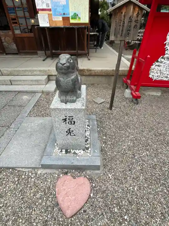 三輪神社の{uncategorized: "未分類", other: "その他", undefined: "問題あり", building: "その他建物", grave: "お墓", sacred_gate: "鳥居", guardian: "狛犬", statue: "像", buddha: "仏像", history: "歴史", nature: "自然", garden: "庭園", animal: "動物", pagoda: "塔", temizu: "手水舎", mountain_gate: "山門・神門", sanctuary: "本殿・本堂", subordinate: "末社・摂社", art: "芸術", scenery: "景色", jizo: "地蔵", ema: "絵馬", goshuin: "御朱印", omikuji: "おみくじ", items: "授与品その他", amulet: "お守り", goshuincho: "御朱印帳", eats: "食事", festival: "お祭り", votive_dance: "神楽", shichigosan: "七五三参", wedding: "結婚式", experience: "体験その他", initially: "初詣", around: "周辺", anti_infection: "感染症対策"}
