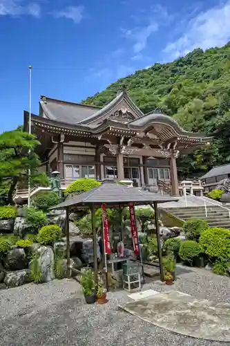 来振寺の本殿・本堂