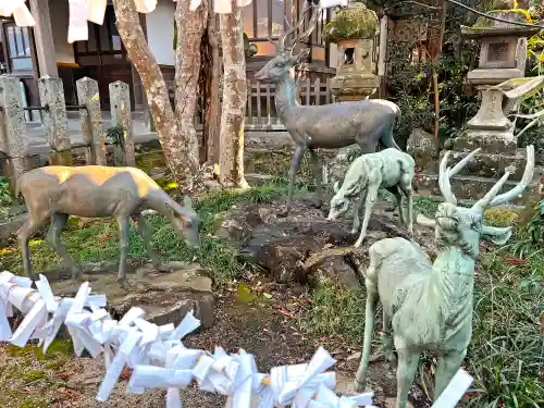 宇流冨志禰神社の像