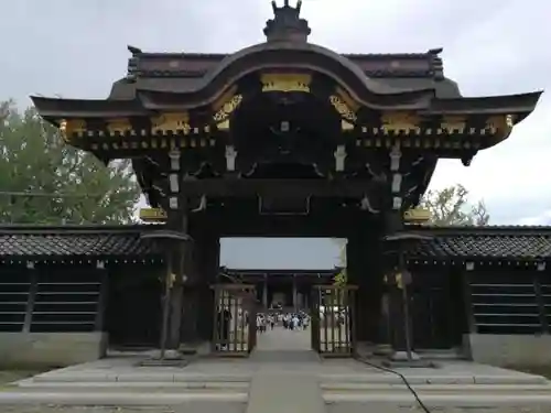 勝興寺の山門・神門