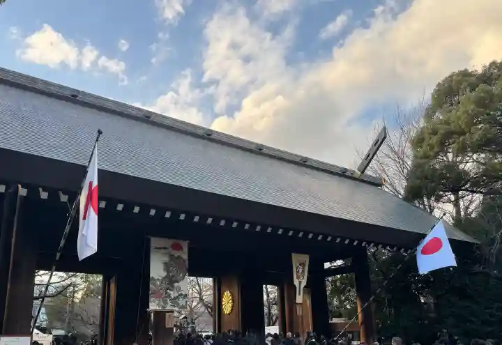 靖國神社の{uncategorized: "未分類", other: "その他", undefined: "問題あり", building: "その他建物", grave: "お墓", sacred_gate: "鳥居", guardian: "狛犬", statue: "像", buddha: "仏像", history: "歴史", nature: "自然", garden: "庭園", animal: "動物", pagoda: "塔", temizu: "手水舎", mountain_gate: "山門・神門", sanctuary: "本殿・本堂", subordinate: "末社・摂社", art: "芸術", scenery: "景色", jizo: "地蔵", ema: "絵馬", goshuin: "御朱印", omikuji: "おみくじ", items: "授与品その他", amulet: "お守り", goshuincho: "御朱印帳", eats: "食事", festival: "お祭り", votive_dance: "神楽", shichigosan: "七五三参", wedding: "結婚式", experience: "体験その他", initially: "初詣", around: "周辺", anti_infection: "感染症対策"}