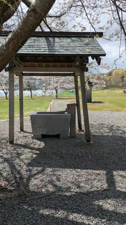 明和神社の{uncategorized: "未分類", other: "その他", undefined: "問題あり", building: "その他建物", grave: "お墓", sacred_gate: "鳥居", guardian: "狛犬", statue: "像", buddha: "仏像", history: "歴史", nature: "自然", garden: "庭園", animal: "動物", pagoda: "塔", temizu: "手水舎", mountain_gate: "山門・神門", sanctuary: "本殿・本堂", subordinate: "末社・摂社", art: "芸術", scenery: "景色", jizo: "地蔵", ema: "絵馬", goshuin: "御朱印", omikuji: "おみくじ", items: "授与品その他", amulet: "お守り", goshuincho: "御朱印帳", eats: "食事", festival: "お祭り", votive_dance: "神楽", shichigosan: "七五三参", wedding: "結婚式", experience: "体験その他", initially: "初詣", around: "周辺", anti_infection: "感染症対策"}