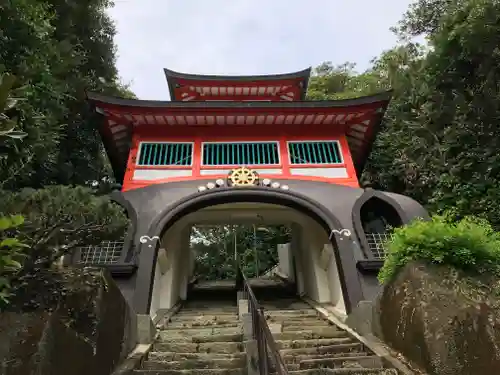 津照寺の山門