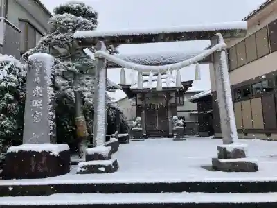 八日市場東照宮の{uncategorized: "未分類", other: "その他", undefined: "問題あり", building: "その他建物", grave: "お墓", sacred_gate: "鳥居", guardian: "狛犬", statue: "像", buddha: "仏像", history: "歴史", nature: "自然", garden: "庭園", animal: "動物", pagoda: "塔", temizu: "手水舎", mountain_gate: "山門・神門", sanctuary: "本殿・本堂", subordinate: "末社・摂社", art: "芸術", scenery: "景色", jizo: "地蔵", ema: "絵馬", goshuin: "御朱印", omikuji: "おみくじ", items: "授与品その他", amulet: "お守り", goshuincho: "御朱印帳", eats: "食事", festival: "お祭り", votive_dance: "神楽", shichigosan: "七五三参", wedding: "結婚式", experience: "体験その他", initially: "初詣", around: "周辺", anti_infection: "感染症対策"}