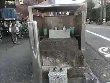 地蔵尊(豊三)の本殿・本堂