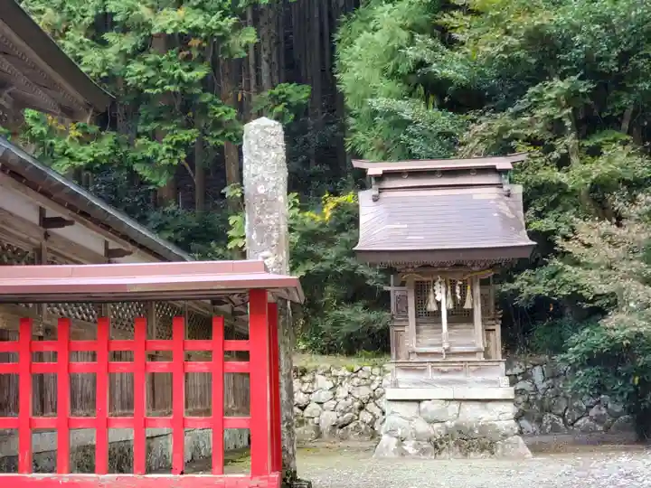 二村神社の末社・摂社