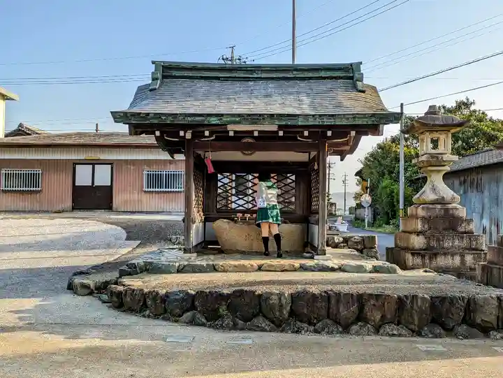 鴨神社の手水舎
