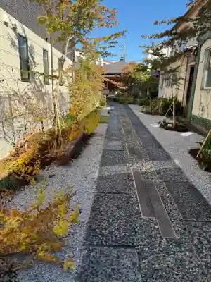 遍照寺の{uncategorized: "未分類", other: "その他", undefined: "問題あり", building: "その他建物", grave: "お墓", sacred_gate: "鳥居", guardian: "狛犬", statue: "像", buddha: "仏像", history: "歴史", nature: "自然", garden: "庭園", animal: "動物", pagoda: "塔", temizu: "手水舎", mountain_gate: "山門・神門", sanctuary: "本殿・本堂", subordinate: "末社・摂社", art: "芸術", scenery: "景色", jizo: "地蔵", ema: "絵馬", goshuin: "御朱印", omikuji: "おみくじ", items: "授与品その他", amulet: "お守り", goshuincho: "御朱印帳", eats: "食事", festival: "お祭り", votive_dance: "神楽", shichigosan: "七五三参", wedding: "結婚式", experience: "体験その他", initially: "初詣", around: "周辺", anti_infection: "感染症対策"}