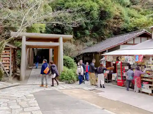 銭洗弁財天宇賀福神社(神奈川県)