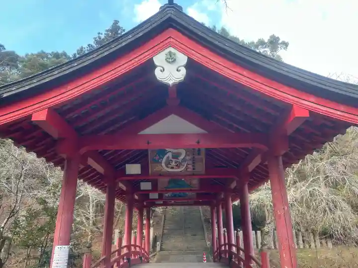 御調八幡宮の{uncategorized: "未分類", other: "その他", undefined: "問題あり", building: "その他建物", grave: "お墓", sacred_gate: "鳥居", guardian: "狛犬", statue: "像", buddha: "仏像", history: "歴史", nature: "自然", garden: "庭園", animal: "動物", pagoda: "塔", temizu: "手水舎", mountain_gate: "山門・神門", sanctuary: "本殿・本堂", subordinate: "末社・摂社", art: "芸術", scenery: "景色", jizo: "地蔵", ema: "絵馬", goshuin: "御朱印", omikuji: "おみくじ", items: "授与品その他", amulet: "お守り", goshuincho: "御朱印帳", eats: "食事", festival: "お祭り", votive_dance: "神楽", shichigosan: "七五三参", wedding: "結婚式", experience: "体験その他", initially: "初詣", around: "周辺", anti_infection: "感染症対策"}