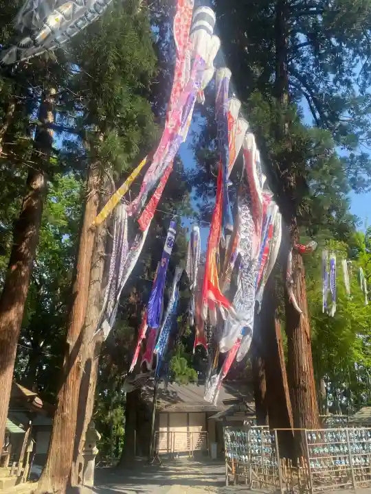 熊野大社の{uncategorized: "未分類", other: "その他", undefined: "問題あり", building: "その他建物", grave: "お墓", sacred_gate: "鳥居", guardian: "狛犬", statue: "像", buddha: "仏像", history: "歴史", nature: "自然", garden: "庭園", animal: "動物", pagoda: "塔", temizu: "手水舎", mountain_gate: "山門・神門", sanctuary: "本殿・本堂", subordinate: "末社・摂社", art: "芸術", scenery: "景色", jizo: "地蔵", ema: "絵馬", goshuin: "御朱印", omikuji: "おみくじ", items: "授与品その他", amulet: "お守り", goshuincho: "御朱印帳", eats: "食事", festival: "お祭り", votive_dance: "神楽", shichigosan: "七五三参", wedding: "結婚式", experience: "体験その他", initially: "初詣", around: "周辺", anti_infection: "感染症対策"}