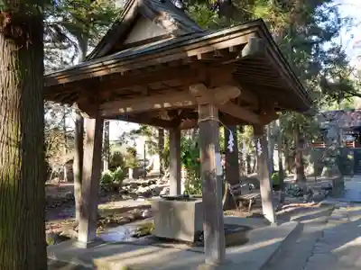大井俣窪八幡神社の手水舎
