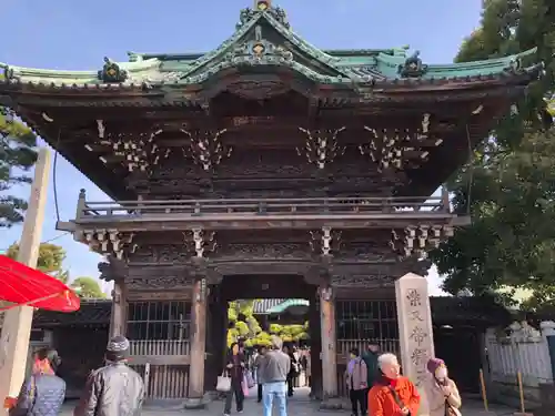 題経寺（柴又帝釈天）の山門