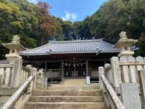 賀茂神社の{uncategorized: "未分類", other: "その他", undefined: "問題あり", building: "その他建物", grave: "お墓", sacred_gate: "鳥居", guardian: "狛犬", statue: "像", buddha: "仏像", history: "歴史", nature: "自然", garden: "庭園", animal: "動物", pagoda: "塔", temizu: "手水舎", mountain_gate: "山門・神門", sanctuary: "本殿・本堂", subordinate: "末社・摂社", art: "芸術", scenery: "景色", jizo: "地蔵", ema: "絵馬", goshuin: "御朱印", omikuji: "おみくじ", items: "授与品その他", amulet: "お守り", goshuincho: "御朱印帳", eats: "食事", festival: "お祭り", votive_dance: "神楽", shichigosan: "七五三参", wedding: "結婚式", experience: "体験その他", initially: "初詣", around: "周辺", anti_infection: "感染症対策"}