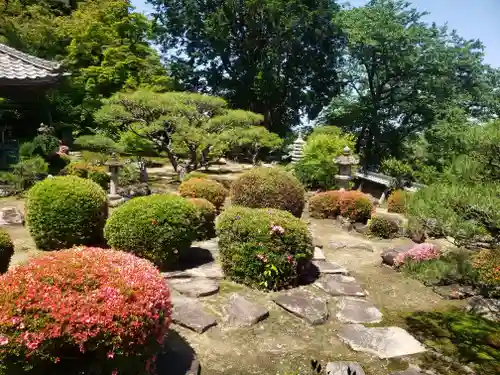 行基寺の庭園