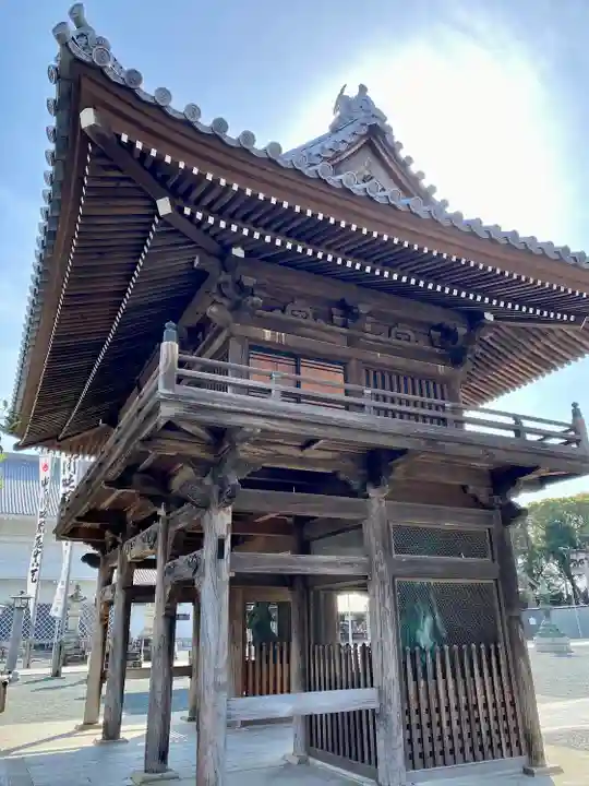 豊川閣 妙厳寺の山門・神門