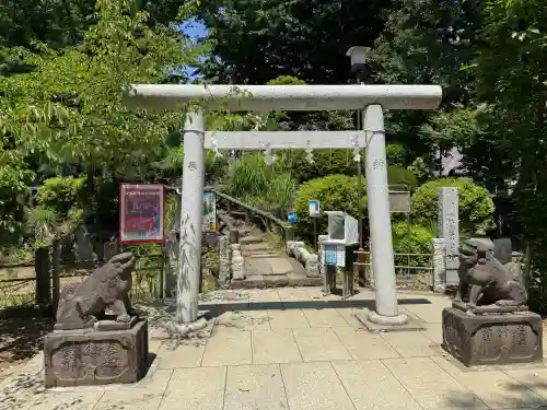 鳩森八幡神社の{uncategorized: "未分類", other: "その他", undefined: "問題あり", building: "その他建物", grave: "お墓", sacred_gate: "鳥居", guardian: "狛犬", statue: "像", buddha: "仏像", history: "歴史", nature: "自然", garden: "庭園", animal: "動物", pagoda: "塔", temizu: "手水舎", mountain_gate: "山門・神門", sanctuary: "本殿・本堂", subordinate: "末社・摂社", art: "芸術", scenery: "景色", jizo: "地蔵", ema: "絵馬", goshuin: "御朱印", omikuji: "おみくじ", items: "授与品その他", amulet: "お守り", goshuincho: "御朱印帳", eats: "食事", festival: "お祭り", votive_dance: "神楽", shichigosan: "七五三参", wedding: "結婚式", experience: "体験その他", initially: "初詣", around: "周辺", anti_infection: "感染症対策"}