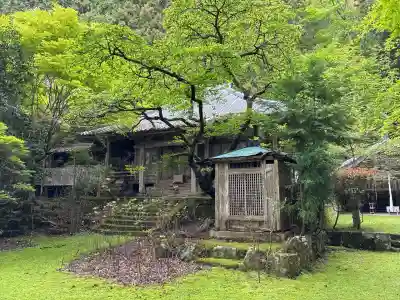 戒長寺の{uncategorized: "未分類", other: "その他", undefined: "問題あり", building: "その他建物", grave: "お墓", sacred_gate: "鳥居", guardian: "狛犬", statue: "像", buddha: "仏像", history: "歴史", nature: "自然", garden: "庭園", animal: "動物", pagoda: "塔", temizu: "手水舎", mountain_gate: "山門・神門", sanctuary: "本殿・本堂", subordinate: "末社・摂社", art: "芸術", scenery: "景色", jizo: "地蔵", ema: "絵馬", goshuin: "御朱印", omikuji: "おみくじ", items: "授与品その他", amulet: "お守り", goshuincho: "御朱印帳", eats: "食事", festival: "お祭り", votive_dance: "神楽", shichigosan: "七五三参", wedding: "結婚式", experience: "体験その他", initially: "初詣", around: "周辺", anti_infection: "感染症対策"}