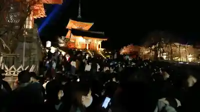 清水寺の{uncategorized: "未分類", other: "その他", undefined: "問題あり", building: "その他建物", grave: "お墓", sacred_gate: "鳥居", guardian: "狛犬", statue: "像", buddha: "仏像", history: "歴史", nature: "自然", garden: "庭園", animal: "動物", pagoda: "塔", temizu: "手水舎", mountain_gate: "山門・神門", sanctuary: "本殿・本堂", subordinate: "末社・摂社", art: "芸術", scenery: "景色", jizo: "地蔵", ema: "絵馬", goshuin: "御朱印", omikuji: "おみくじ", items: "授与品その他", amulet: "お守り", goshuincho: "御朱印帳", eats: "食事", festival: "お祭り", votive_dance: "神楽", shichigosan: "七五三参", wedding: "結婚式", experience: "体験その他", initially: "初詣", around: "周辺", anti_infection: "感染症対策"}