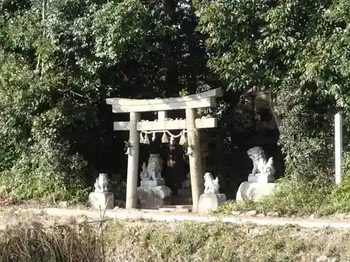 雲甘寺坐楢本神社の鳥居