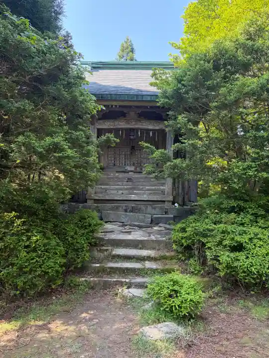 英彦山神宮御本社(上宮)の{uncategorized: "未分類", other: "その他", undefined: "問題あり", building: "その他建物", grave: "お墓", sacred_gate: "鳥居", guardian: "狛犬", statue: "像", buddha: "仏像", history: "歴史", nature: "自然", garden: "庭園", animal: "動物", pagoda: "塔", temizu: "手水舎", mountain_gate: "山門・神門", sanctuary: "本殿・本堂", subordinate: "末社・摂社", art: "芸術", scenery: "景色", jizo: "地蔵", ema: "絵馬", goshuin: "御朱印", omikuji: "おみくじ", items: "授与品その他", amulet: "お守り", goshuincho: "御朱印帳", eats: "食事", festival: "お祭り", votive_dance: "神楽", shichigosan: "七五三参", wedding: "結婚式", experience: "体験その他", initially: "初詣", around: "周辺", anti_infection: "感染症対策"}