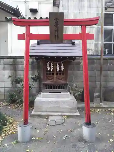 女體神社 の末社