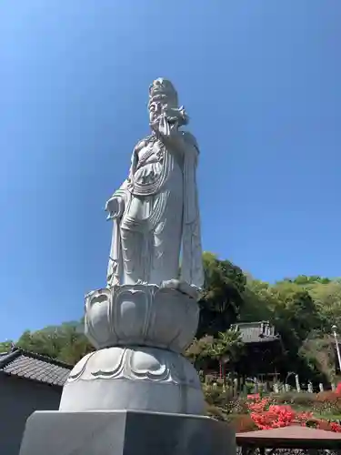 埼玉厄除け開運大師・龍泉寺（切り絵御朱印発祥の寺）の仏像