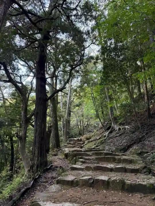 神倉神社(熊野速玉大社摂社)の{uncategorized: "未分類", other: "その他", undefined: "問題あり", building: "その他建物", grave: "お墓", sacred_gate: "鳥居", guardian: "狛犬", statue: "像", buddha: "仏像", history: "歴史", nature: "自然", garden: "庭園", animal: "動物", pagoda: "塔", temizu: "手水舎", mountain_gate: "山門・神門", sanctuary: "本殿・本堂", subordinate: "末社・摂社", art: "芸術", scenery: "景色", jizo: "地蔵", ema: "絵馬", goshuin: "御朱印", omikuji: "おみくじ", items: "授与品その他", amulet: "お守り", goshuincho: "御朱印帳", eats: "食事", festival: "お祭り", votive_dance: "神楽", shichigosan: "七五三参", wedding: "結婚式", experience: "体験その他", initially: "初詣", around: "周辺", anti_infection: "感染症対策"}