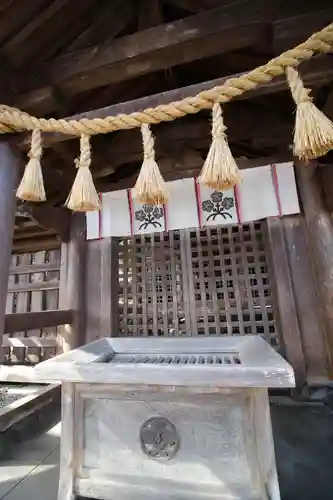 諏訪大社上社前宮の本殿・本堂