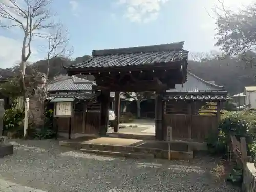 實相寺（実相寺）の{uncategorized: "未分類", other: "その他", undefined: "問題あり", building: "その他建物", grave: "お墓", sacred_gate: "鳥居", guardian: "狛犬", statue: "像", buddha: "仏像", history: "歴史", nature: "自然", garden: "庭園", animal: "動物", pagoda: "塔", temizu: "手水舎", mountain_gate: "山門・神門", sanctuary: "本殿・本堂", subordinate: "末社・摂社", art: "芸術", scenery: "景色", jizo: "地蔵", ema: "絵馬", goshuin: "御朱印", omikuji: "おみくじ", items: "授与品その他", amulet: "お守り", goshuincho: "御朱印帳", eats: "食事", festival: "お祭り", votive_dance: "神楽", shichigosan: "七五三参", wedding: "結婚式", experience: "体験その他", initially: "初詣", around: "周辺", anti_infection: "感染症対策"}