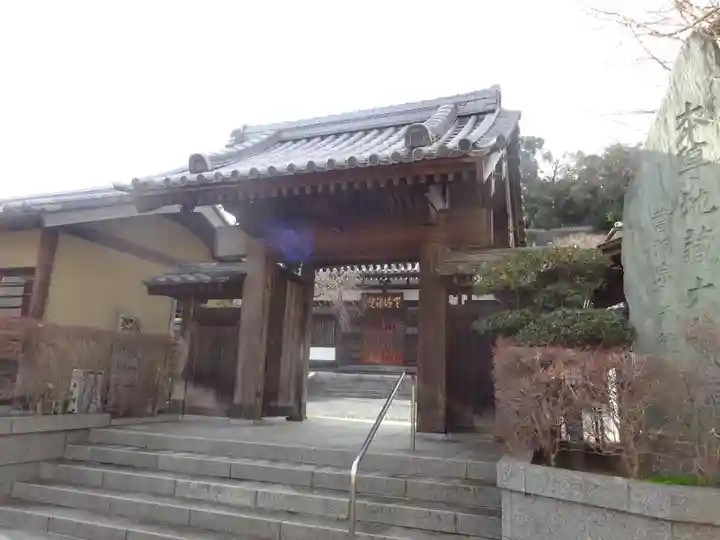 天徳院の山門・神門