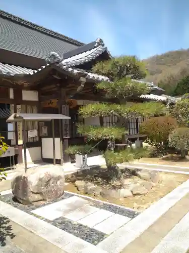 圀勝寺の本殿