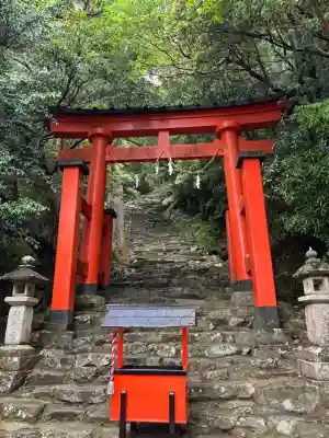 神倉神社（熊野速玉大社摂社）の{uncategorized: "未分類", other: "その他", undefined: "問題あり", building: "その他建物", grave: "お墓", sacred_gate: "鳥居", guardian: "狛犬", statue: "像", buddha: "仏像", history: "歴史", nature: "自然", garden: "庭園", animal: "動物", pagoda: "塔", temizu: "手水舎", mountain_gate: "山門・神門", sanctuary: "本殿・本堂", subordinate: "末社・摂社", art: "芸術", scenery: "景色", jizo: "地蔵", ema: "絵馬", goshuin: "御朱印", omikuji: "おみくじ", items: "授与品その他", amulet: "お守り", goshuincho: "御朱印帳", eats: "食事", festival: "お祭り", votive_dance: "神楽", shichigosan: "七五三参", wedding: "結婚式", experience: "体験その他", initially: "初詣", around: "周辺", anti_infection: "感染症対策"}