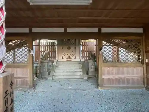 満賀里神社の{uncategorized: "未分類", other: "その他", undefined: "問題あり", building: "その他建物", grave: "お墓", sacred_gate: "鳥居", guardian: "狛犬", statue: "像", buddha: "仏像", history: "歴史", nature: "自然", garden: "庭園", animal: "動物", pagoda: "塔", temizu: "手水舎", mountain_gate: "山門・神門", sanctuary: "本殿・本堂", subordinate: "末社・摂社", art: "芸術", scenery: "景色", jizo: "地蔵", ema: "絵馬", goshuin: "御朱印", omikuji: "おみくじ", items: "授与品その他", amulet: "お守り", goshuincho: "御朱印帳", eats: "食事", festival: "お祭り", votive_dance: "神楽", shichigosan: "七五三参", wedding: "結婚式", experience: "体験その他", initially: "初詣", around: "周辺", anti_infection: "感染症対策"}