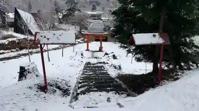 湯倉神社の{uncategorized: "未分類", other: "その他", undefined: "問題あり", building: "その他建物", grave: "お墓", sacred_gate: "鳥居", guardian: "狛犬", statue: "像", buddha: "仏像", history: "歴史", nature: "自然", garden: "庭園", animal: "動物", pagoda: "塔", temizu: "手水舎", mountain_gate: "山門・神門", sanctuary: "本殿・本堂", subordinate: "末社・摂社", art: "芸術", scenery: "景色", jizo: "地蔵", ema: "絵馬", goshuin: "御朱印", omikuji: "おみくじ", items: "授与品その他", amulet: "お守り", goshuincho: "御朱印帳", eats: "食事", festival: "お祭り", votive_dance: "神楽", shichigosan: "七五三参", wedding: "結婚式", experience: "体験その他", initially: "初詣", around: "周辺", anti_infection: "感染症対策"}