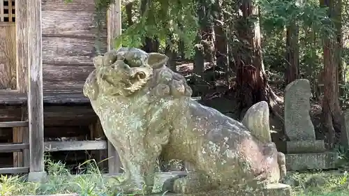 鬼死骸八幡神社の狛犬