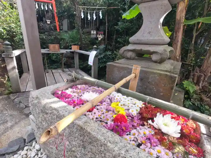 横浜御嶽神社の手水舎