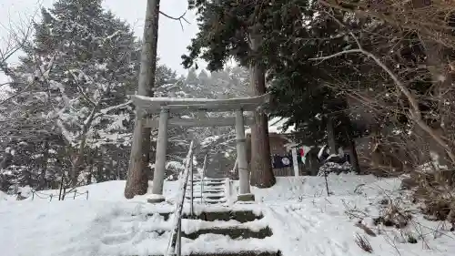 富川八幡宮の{uncategorized: "未分類", other: "その他", undefined: "問題あり", building: "その他建物", grave: "お墓", sacred_gate: "鳥居", guardian: "狛犬", statue: "像", buddha: "仏像", history: "歴史", nature: "自然", garden: "庭園", animal: "動物", pagoda: "塔", temizu: "手水舎", mountain_gate: "山門・神門", sanctuary: "本殿・本堂", subordinate: "末社・摂社", art: "芸術", scenery: "景色", jizo: "地蔵", ema: "絵馬", goshuin: "御朱印", omikuji: "おみくじ", items: "授与品その他", amulet: "お守り", goshuincho: "御朱印帳", eats: "食事", festival: "お祭り", votive_dance: "神楽", shichigosan: "七五三参", wedding: "結婚式", experience: "体験その他", initially: "初詣", around: "周辺", anti_infection: "感染症対策"}