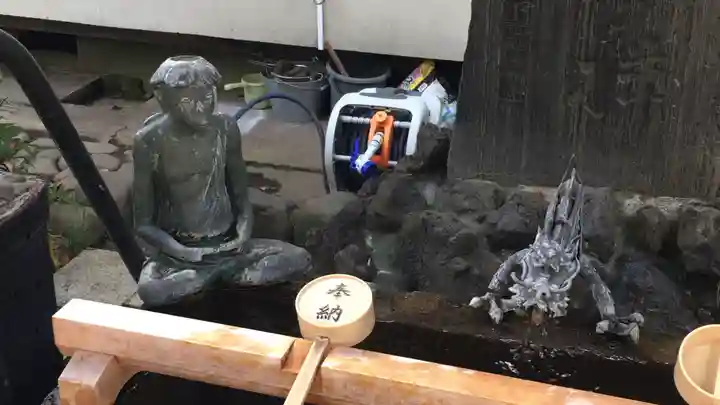 品川神社の手水舎