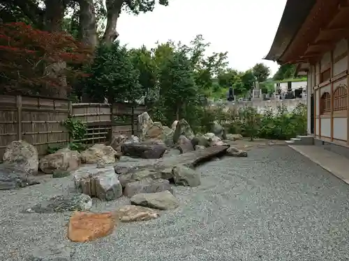 能満寺の庭園