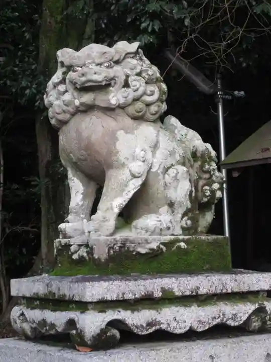 八神社の狛犬