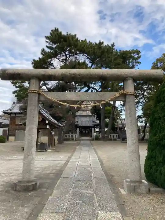 栗原氷川神社の{uncategorized: "未分類", other: "その他", undefined: "問題あり", building: "その他建物", grave: "お墓", sacred_gate: "鳥居", guardian: "狛犬", statue: "像", buddha: "仏像", history: "歴史", nature: "自然", garden: "庭園", animal: "動物", pagoda: "塔", temizu: "手水舎", mountain_gate: "山門・神門", sanctuary: "本殿・本堂", subordinate: "末社・摂社", art: "芸術", scenery: "景色", jizo: "地蔵", ema: "絵馬", goshuin: "御朱印", omikuji: "おみくじ", items: "授与品その他", amulet: "お守り", goshuincho: "御朱印帳", eats: "食事", festival: "お祭り", votive_dance: "神楽", shichigosan: "七五三参", wedding: "結婚式", experience: "体験その他", initially: "初詣", around: "周辺", anti_infection: "感染症対策"}