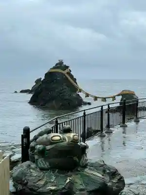 二見興玉神社の{uncategorized: "未分類", other: "その他", undefined: "問題あり", building: "その他建物", grave: "お墓", sacred_gate: "鳥居", guardian: "狛犬", statue: "像", buddha: "仏像", history: "歴史", nature: "自然", garden: "庭園", animal: "動物", pagoda: "塔", temizu: "手水舎", mountain_gate: "山門・神門", sanctuary: "本殿・本堂", subordinate: "末社・摂社", art: "芸術", scenery: "景色", jizo: "地蔵", ema: "絵馬", goshuin: "御朱印", omikuji: "おみくじ", items: "授与品その他", amulet: "お守り", goshuincho: "御朱印帳", eats: "食事", festival: "お祭り", votive_dance: "神楽", shichigosan: "七五三参", wedding: "結婚式", experience: "体験その他", initially: "初詣", around: "周辺", anti_infection: "感染症対策"}