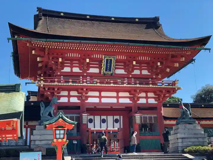 伏見稲荷大社の山門・神門