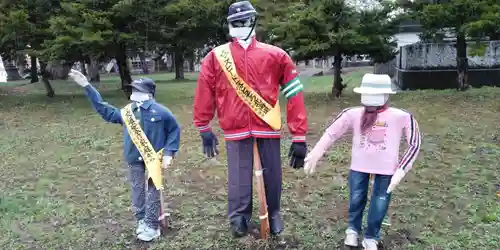 納内神社の像