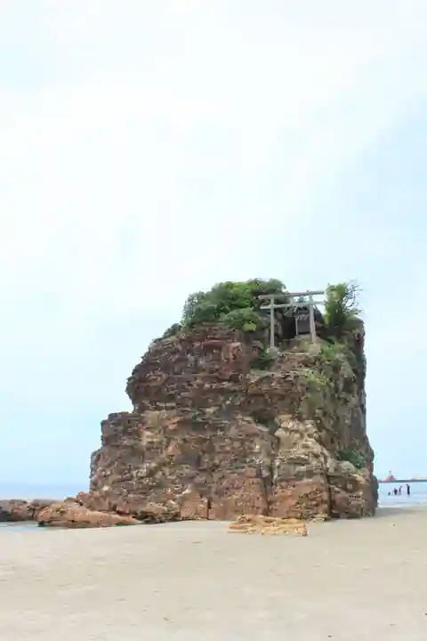 稲佐の浜 弁天島(島根県)