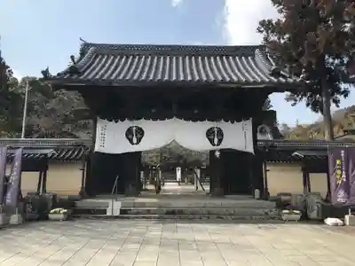 誕生寺の山門・神門