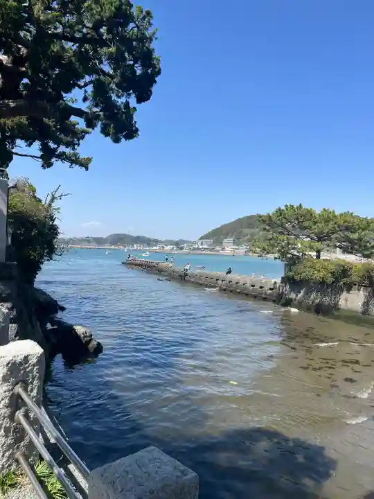 森戸大明神(森戸神社)の{uncategorized: "未分類", other: "その他", undefined: "問題あり", building: "その他建物", grave: "お墓", sacred_gate: "鳥居", guardian: "狛犬", statue: "像", buddha: "仏像", history: "歴史", nature: "自然", garden: "庭園", animal: "動物", pagoda: "塔", temizu: "手水舎", mountain_gate: "山門・神門", sanctuary: "本殿・本堂", subordinate: "末社・摂社", art: "芸術", scenery: "景色", jizo: "地蔵", ema: "絵馬", goshuin: "御朱印", omikuji: "おみくじ", items: "授与品その他", amulet: "お守り", goshuincho: "御朱印帳", eats: "食事", festival: "お祭り", votive_dance: "神楽", shichigosan: "七五三参", wedding: "結婚式", experience: "体験その他", initially: "初詣", around: "周辺", anti_infection: "感染症対策"}