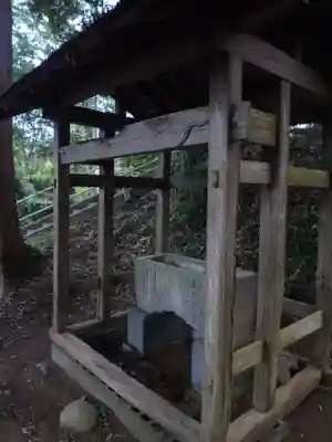 鳥見神社の手水舎